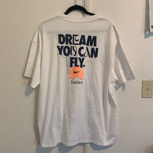 ⚡️Men’s Nike loose fit basketball tee! NWT